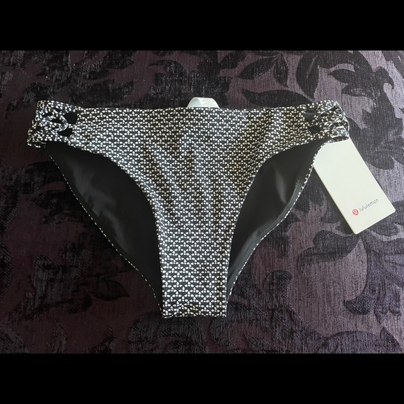 NWT Lululemon Coastline Bottom